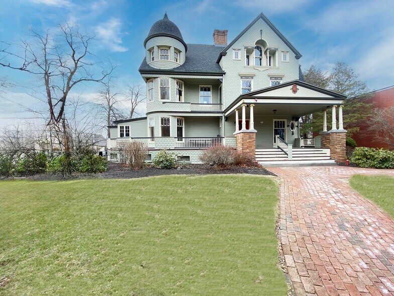 Primary Photo Of 1838 Elm St, Manchester Office For Sale