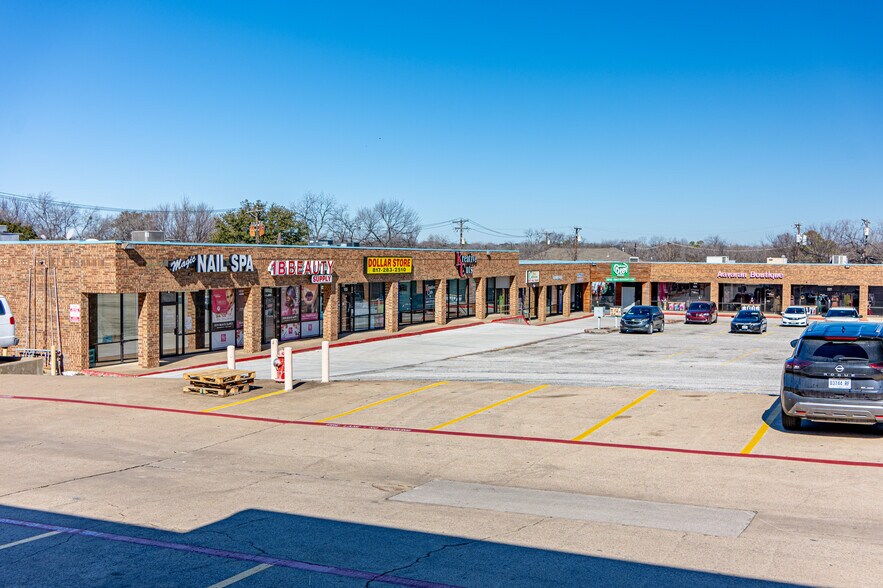 Primary Photo Of 501 N Main St, Euless Freestanding For Sale