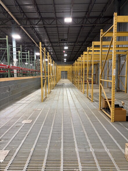 More Photos Of 1042-1050 W Swanzey Rd, Swanzey Warehouse For Sale