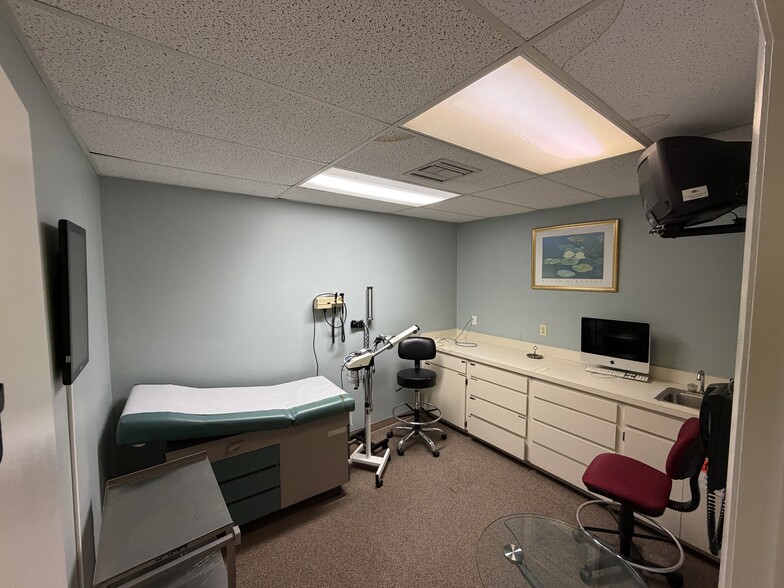 More Photos Of 2595 Tampa Rd, Palm Harbor Office For Sale