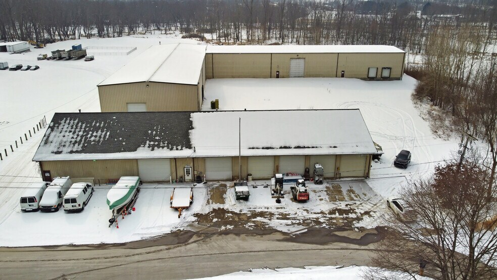 More Photos Of 3000 S 1st St, Clinton Manufacturing For Sale