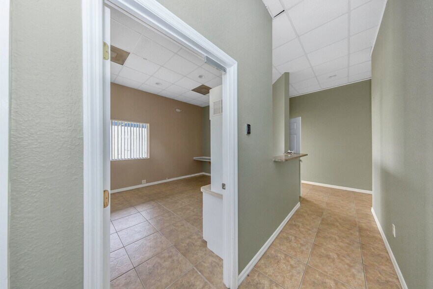 More Photos Of 655 N Indiana Ave, Englewood Medical For Sale