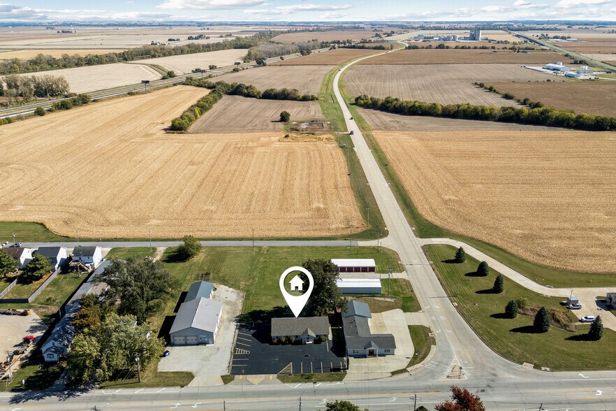 More Photos Of 219 N Canal St, Annawan Office For Sale