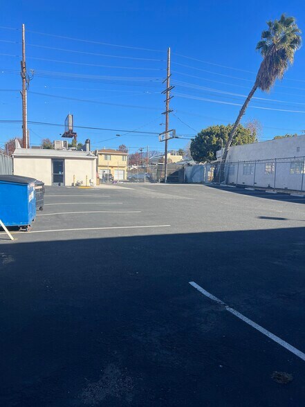 More Photos Of 4442 York Blvd, Los Angeles Auto Dealership For Lease