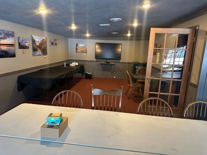 More Photos Of 4443 Chain O Lakes Rd, Eagle River Hotel For Lease