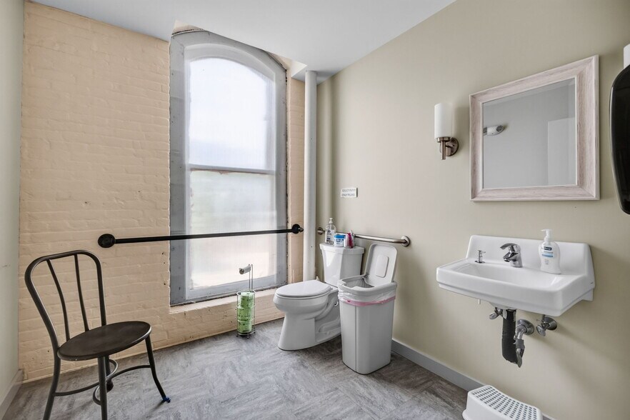 More Photos Of 420 Park St, Housatonic Flex For Sale