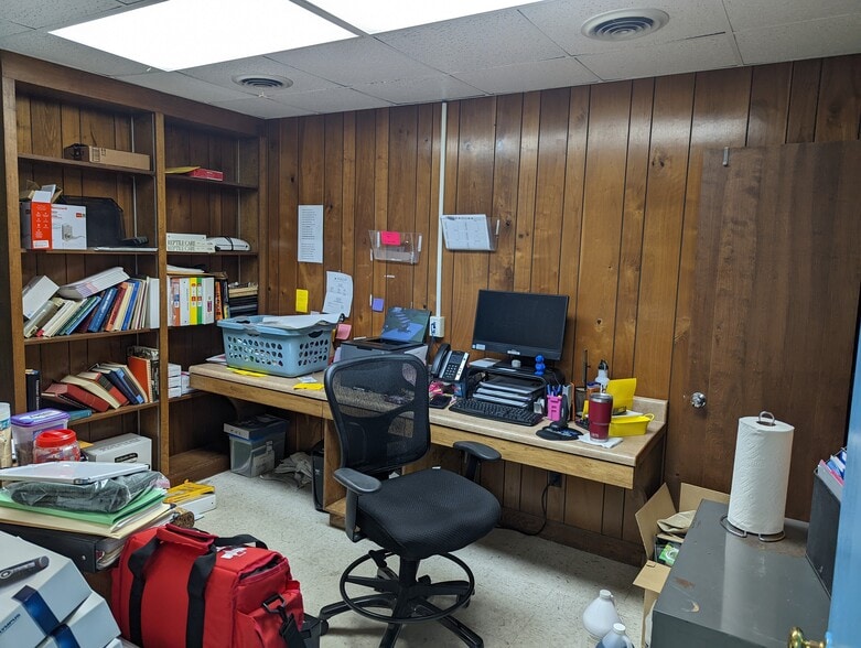 More Photos Of 2608 E Highway 76, Marion General Retail For Sale