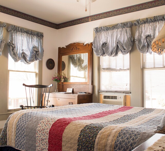 More Photos Of 100 E Washington St, Mountain View Hospitality For Sale