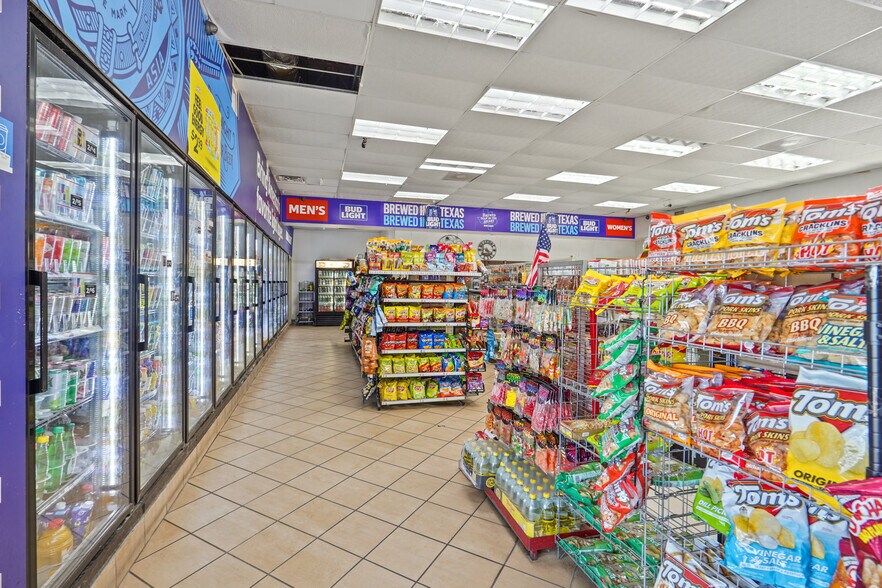 More Photos Of 5168 NE I 10 Frontage Rd, Sealy General Retail For Sale
