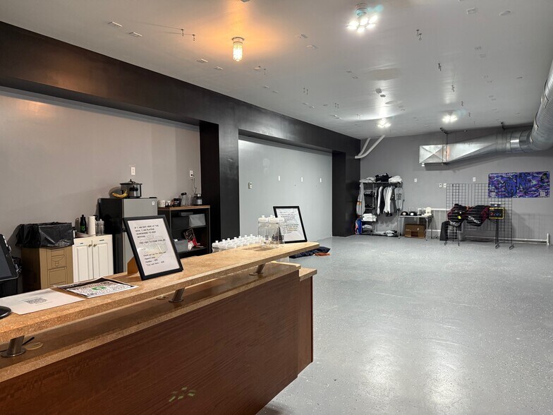 More Photos Of 586 Lewiston Junction Rd, Auburn Distribution For Sale