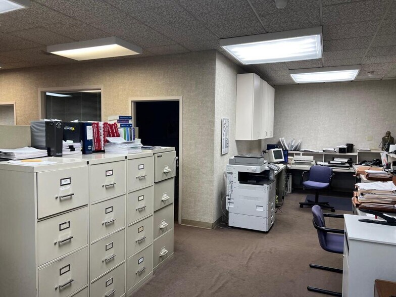 More Photos Of 2600 Wayzata Blvd, Minneapolis Office For Sale