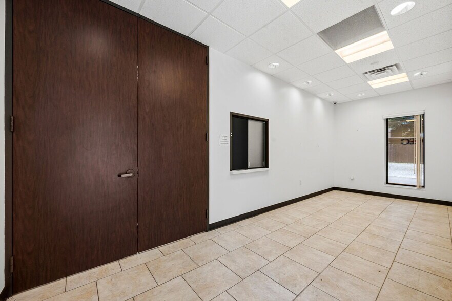 More Photos Of 901 W 18th St, Houston Warehouse For Sale