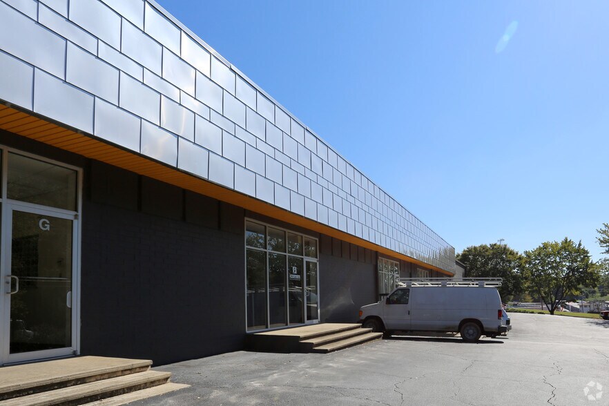 More Photos Of 2135 Defoor Hills Rd NW, Atlanta Light Distribution For Lease