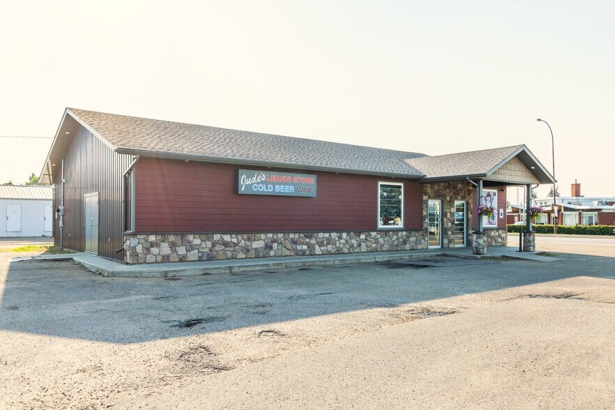 More Photos Of 5922 50 Ave, Stettler Storefront Retail Office For Sale