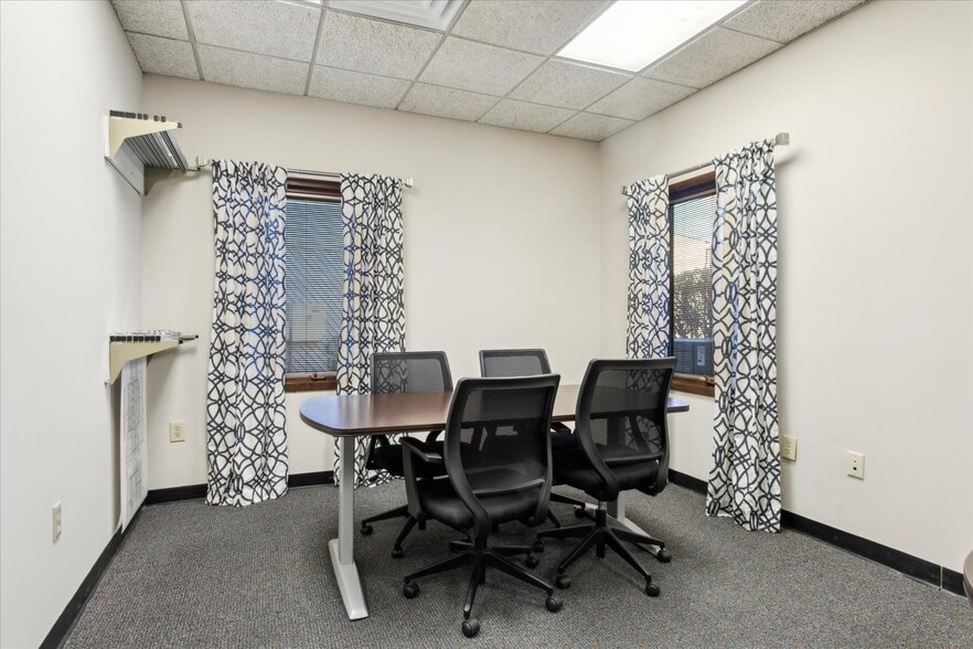 More Photos Of 732 Thimble Shoals Blvd, Newport News Office For Sale