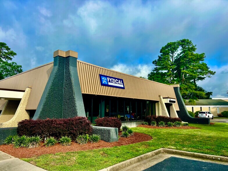 More Photos Of 11721 Jefferson Ave, Newport News Office For Sale