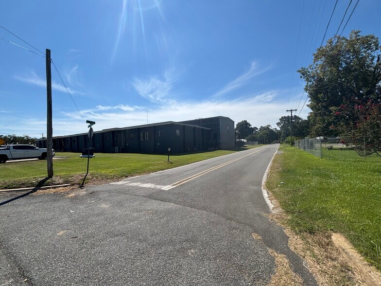 More Photos Of 1811 Florida Ave, Quincy Warehouse For Lease