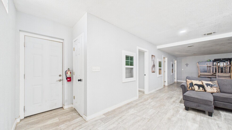 More Photos Of 2123 15th St, Lubbock Apartments For Sale