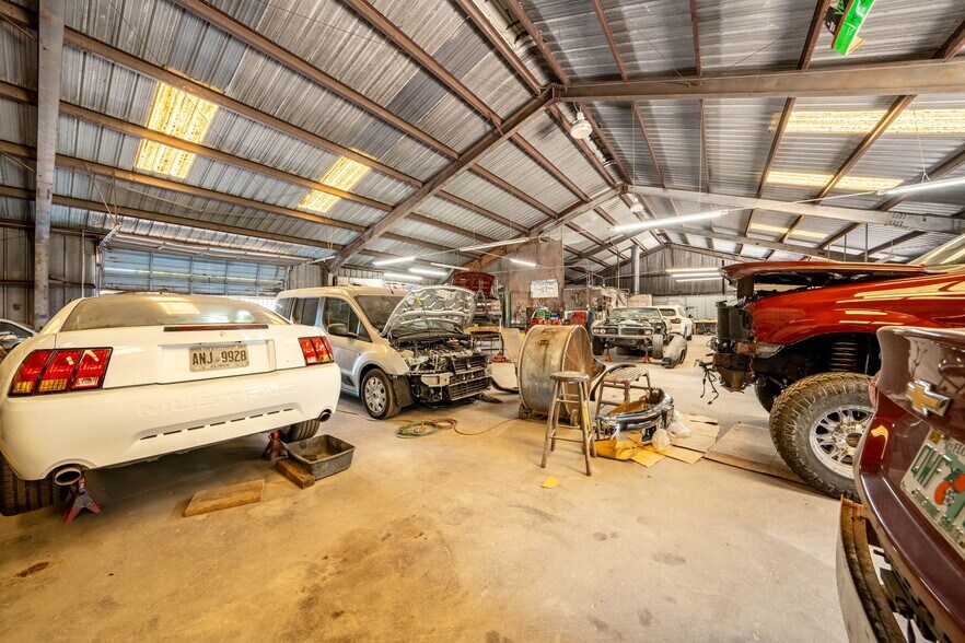 More Photos Of 4001 W St, Pensacola Distribution For Lease