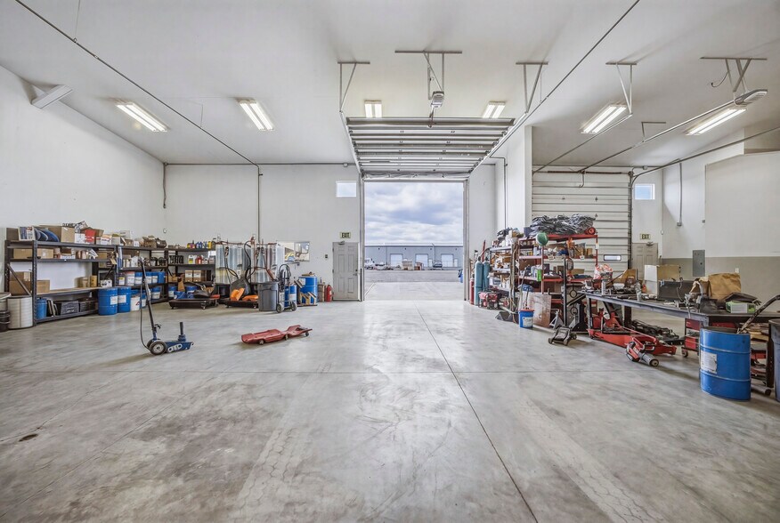 More Photos Of 2213 Henderson Loop, Richland Warehouse For Sale