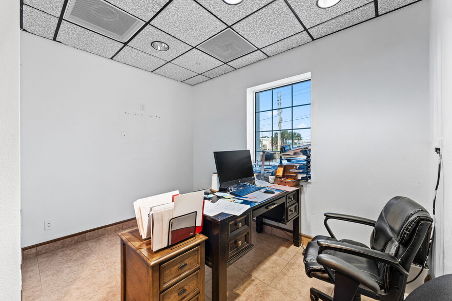 More Photos Of 340 King St, Cocoa Office For Sale