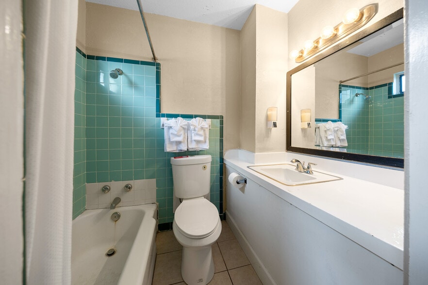 More Photos Of 2210 S Pine Ave, Ocala Hotel For Sale