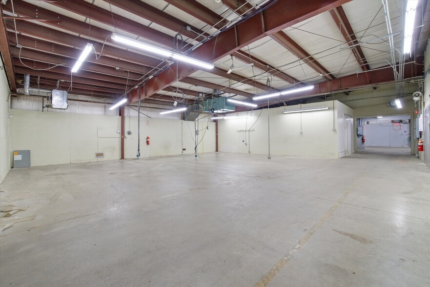More Photos Of 95 Runnells Bridge Rd, Hollis Manufacturing For Sale