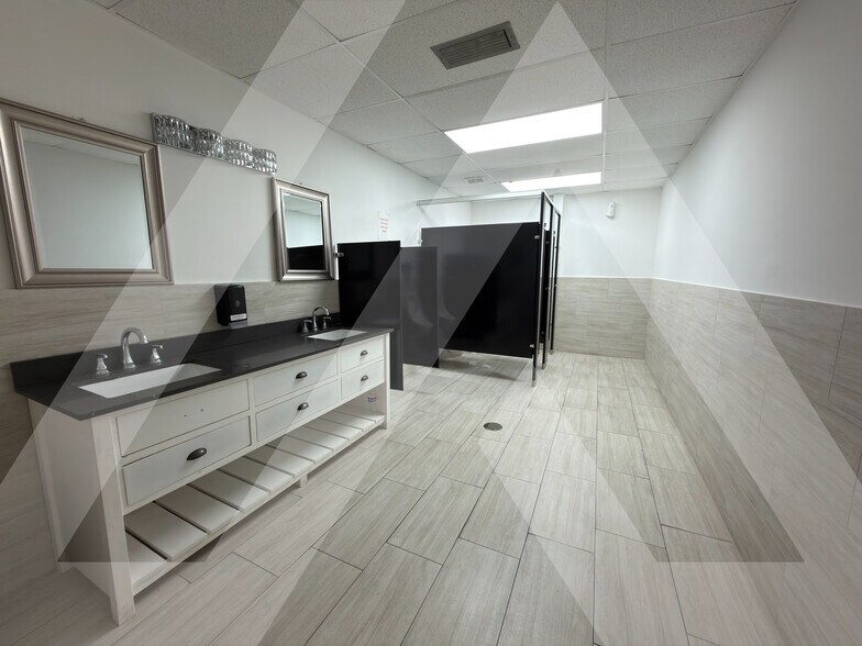 More Photos Of 10122 Long Point Rd, Houston Medical For Lease