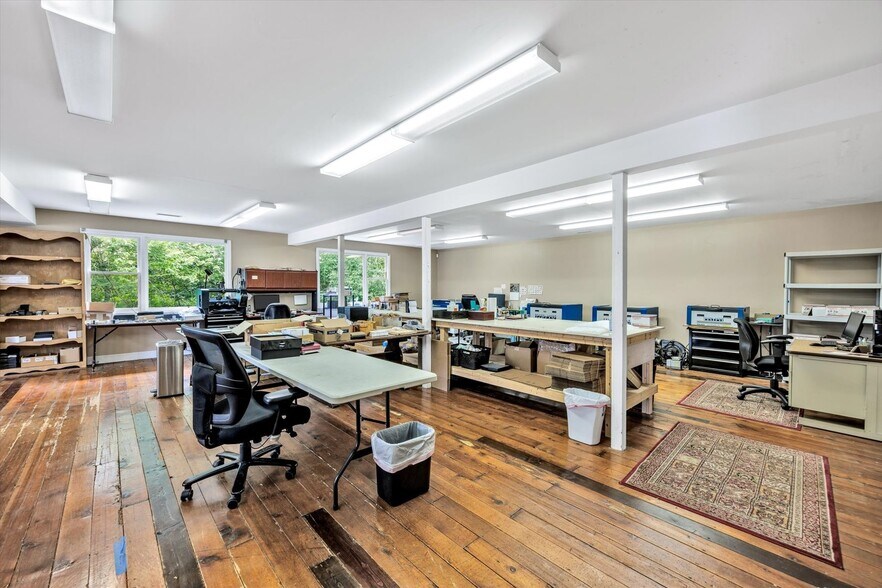 More Photos Of 28 Main St, Dennis Port Freestanding For Sale