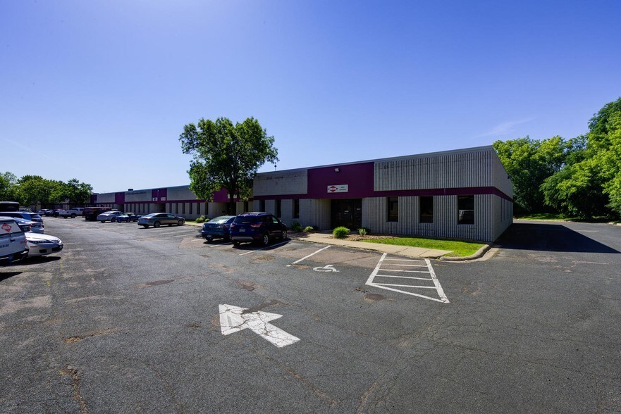 More Photos Of 9901-9927 Valley View Rd, Eden Prairie Showroom For Lease