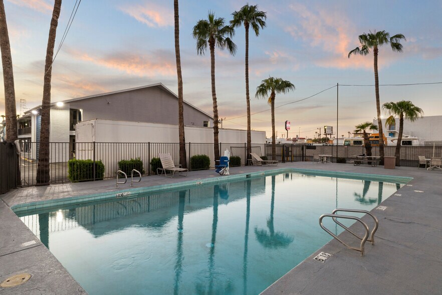 More Photos Of 4021 N 27th Ave, Phoenix Hotel For Sale