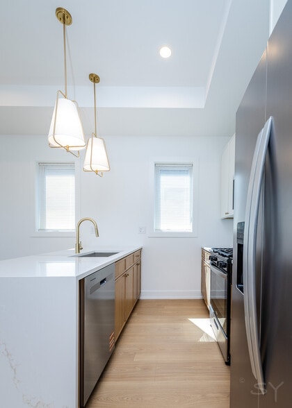 More Photos Of 6044 Eberhart ave, Chicago Apartments For Sale