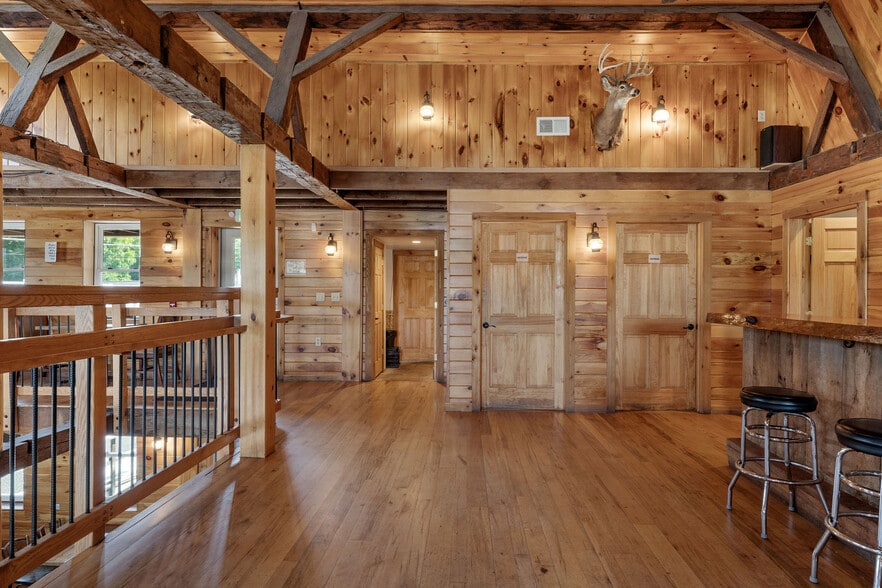 More Photos Of 552 Main St, Apalachin General Retail For Sale