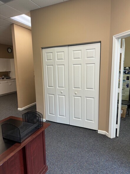 More Photos Of 1410 Park Ln S, Jupiter Warehouse For Lease