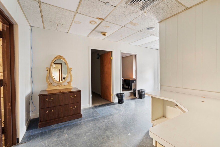 More Photos Of 4865 Arthur Kill Rd, Staten Island Warehouse For Sale