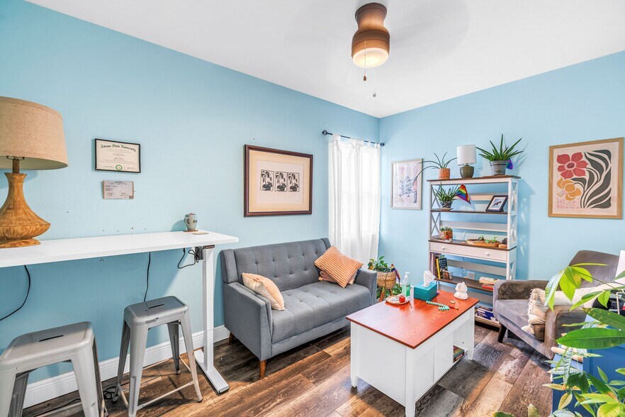 More Photos Of 575 49th St S, Saint Petersburg Office For Sale