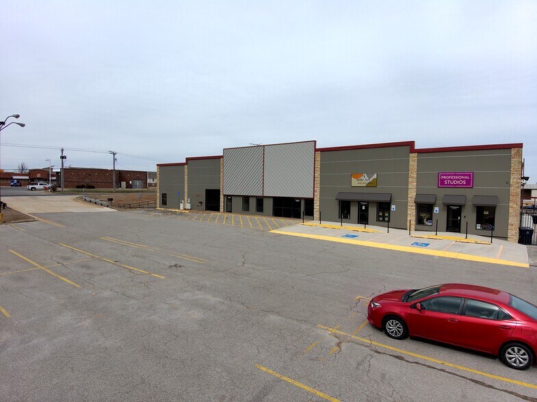 More Photos Of 8921 NW Expressway St, Oklahoma City Warehouse For Lease