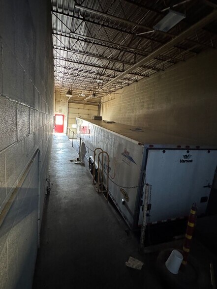 More Photos Of 1912 Columbus St, Two Rivers Manufacturing For Sale