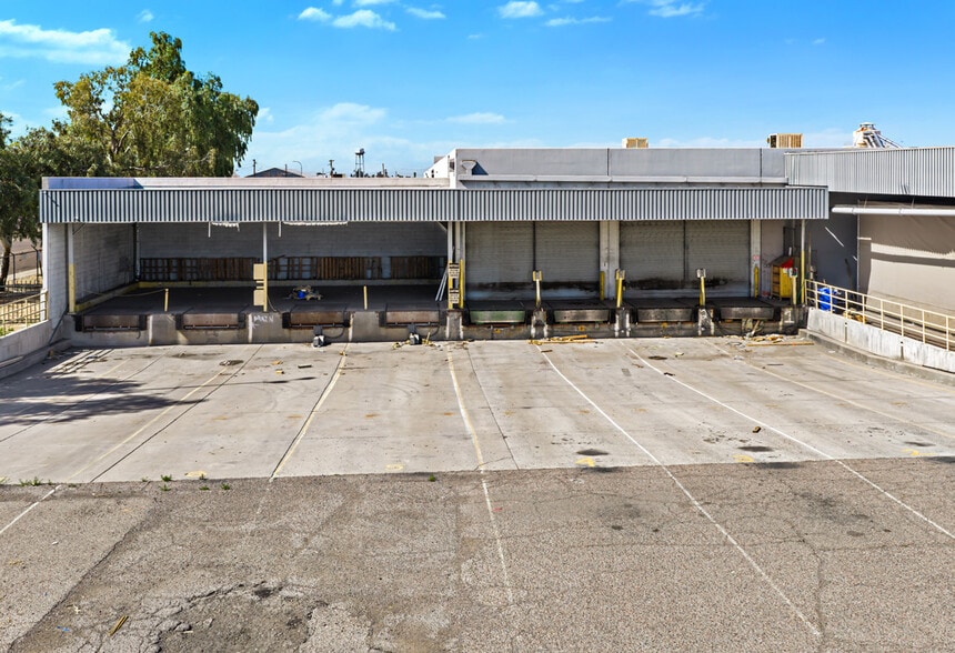 More Photos Of 4932 W Colter St, Glendale Warehouse For Sale
