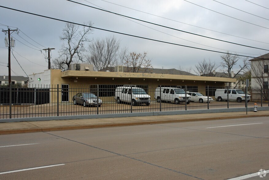 More Photos Of 1407 N Zang Blvd, Dallas Freestanding For Lease