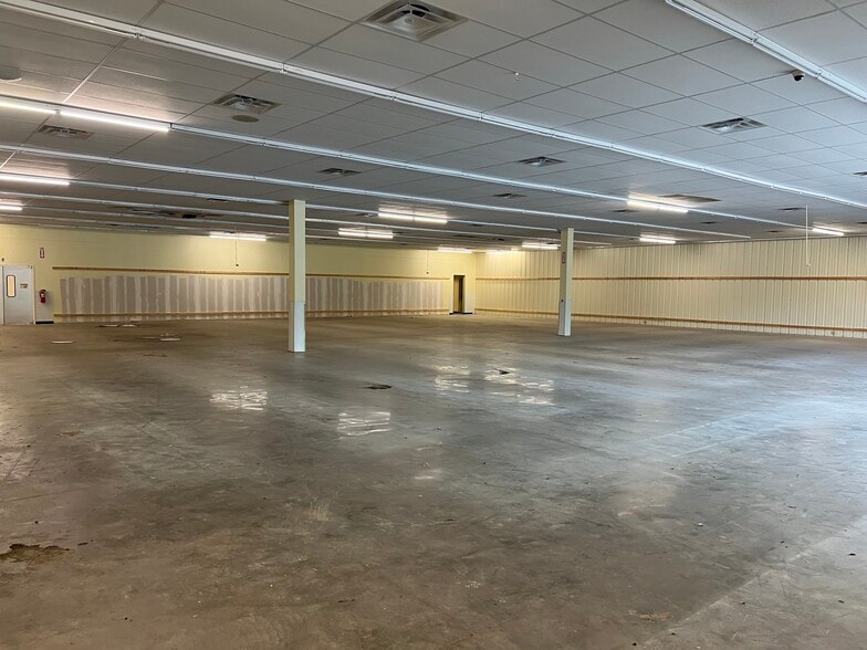 More Photos Of 475 NW Broad St, Crawfordville Convenience Store For Sale