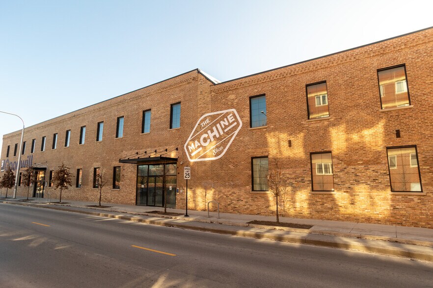 More Photos Of 2145 W Grand Ave, Chicago Showroom For Lease