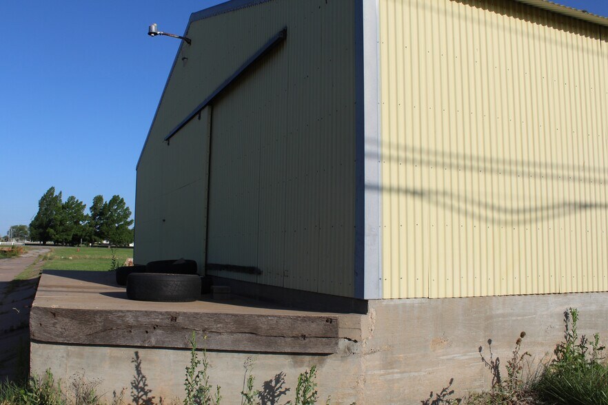 More Photos Of 2224 8th St, Woodward General Retail For Sale