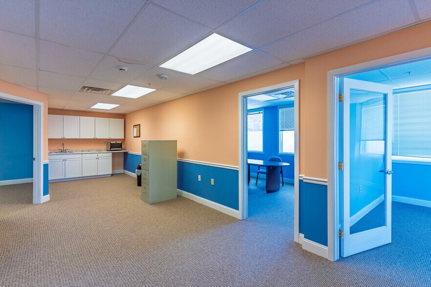 More Photos Of 370 E Maple Ave, Langhorne Office For Lease