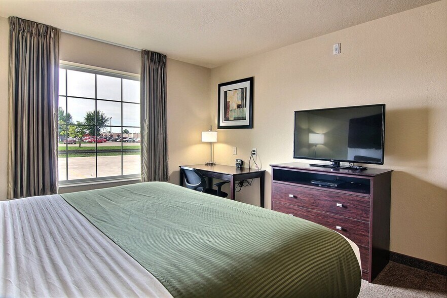 More Photos Of 2304 Sahlstrom Dr, Crookston Hotel For Sale