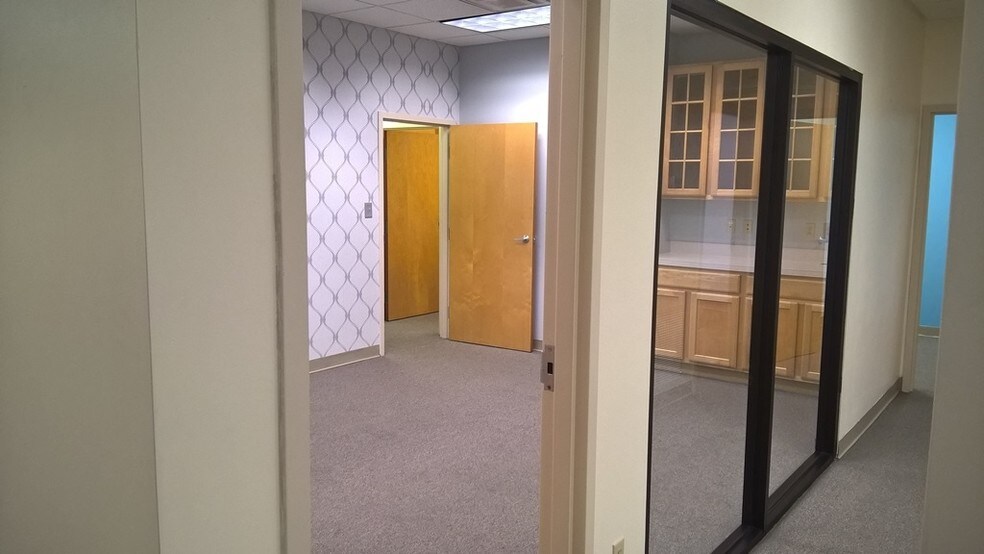 More Photos Of 3956 Sunbeam Rd, Jacksonville Medical For Lease