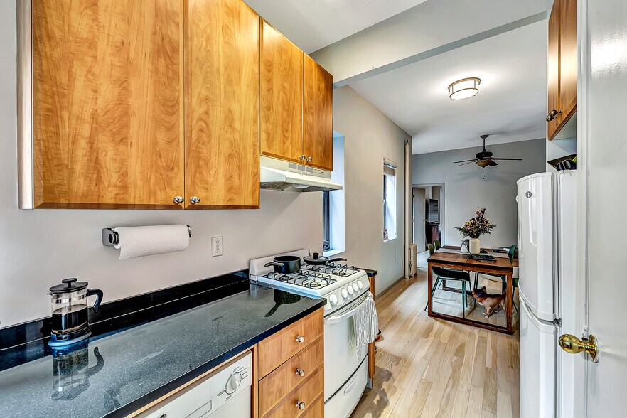 More Photos Of 406 W 48th St, New York Apartments For Sale