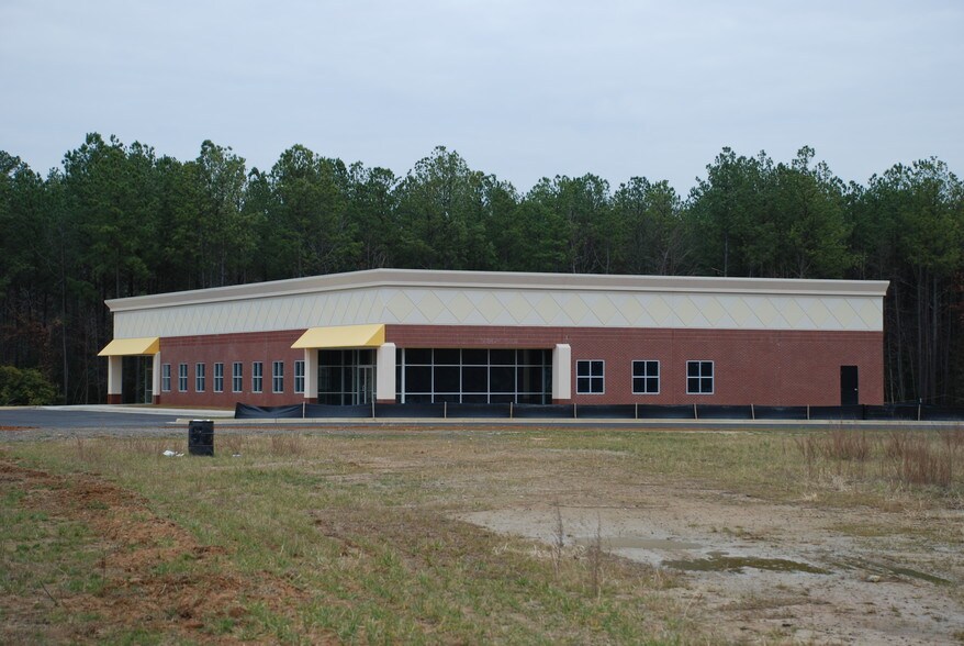 More Photos Of 2001 Techpark Pl, Sandston Light Distribution For Lease