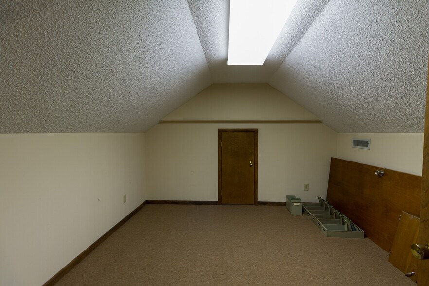 More Photos Of 810 W King St, Kings Mountain Office For Sale