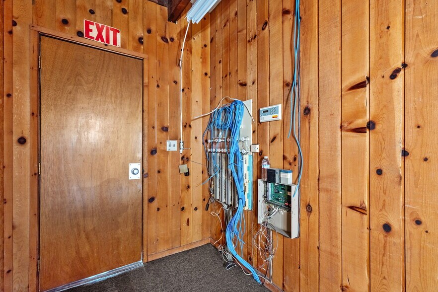 More Photos Of 4051-4061 N Highway 101, Eureka Warehouse For Sale